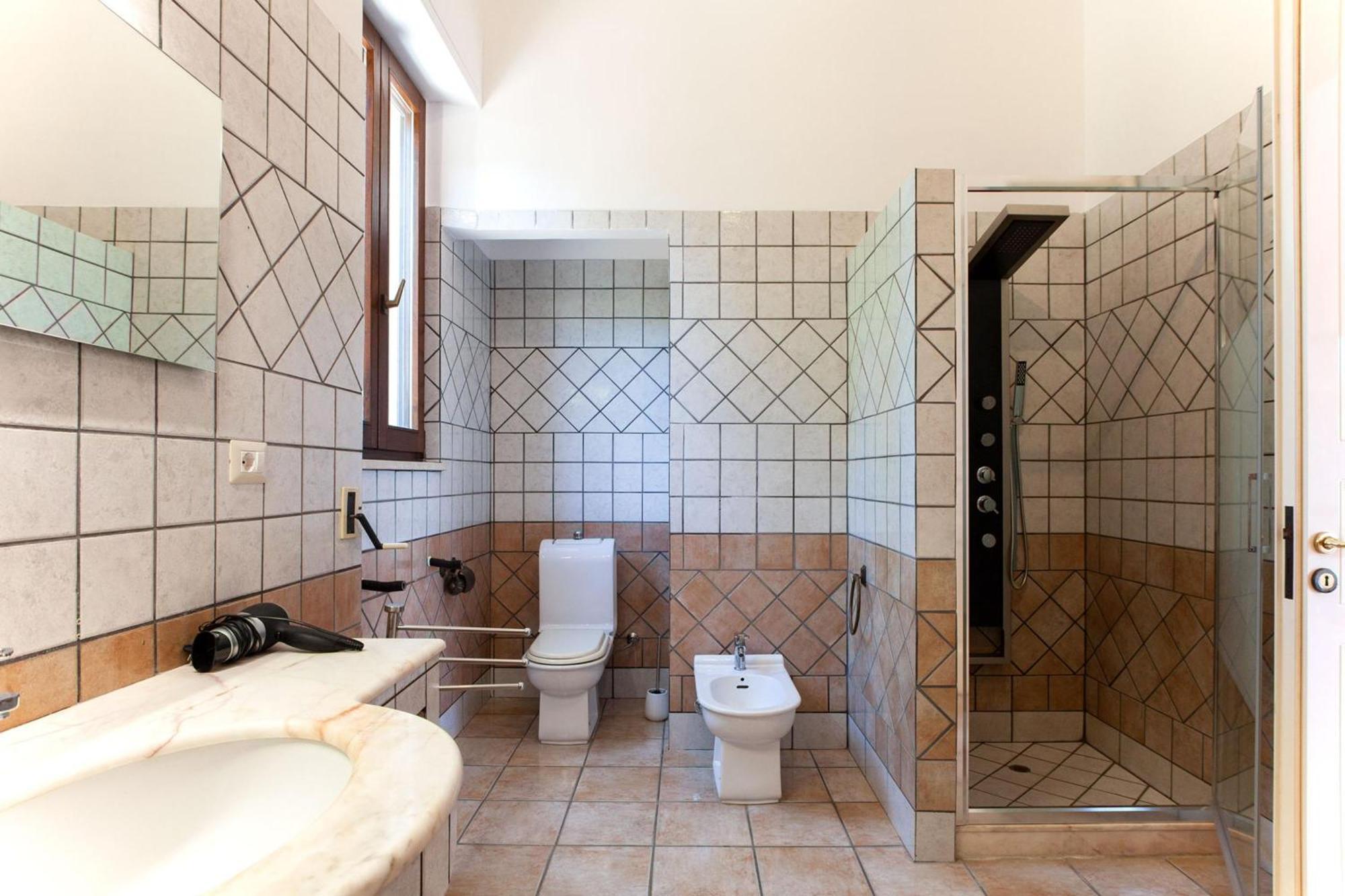 Villa 6 camere bagni, piscina, Wifi, animali, m200 Neviano Esterno foto