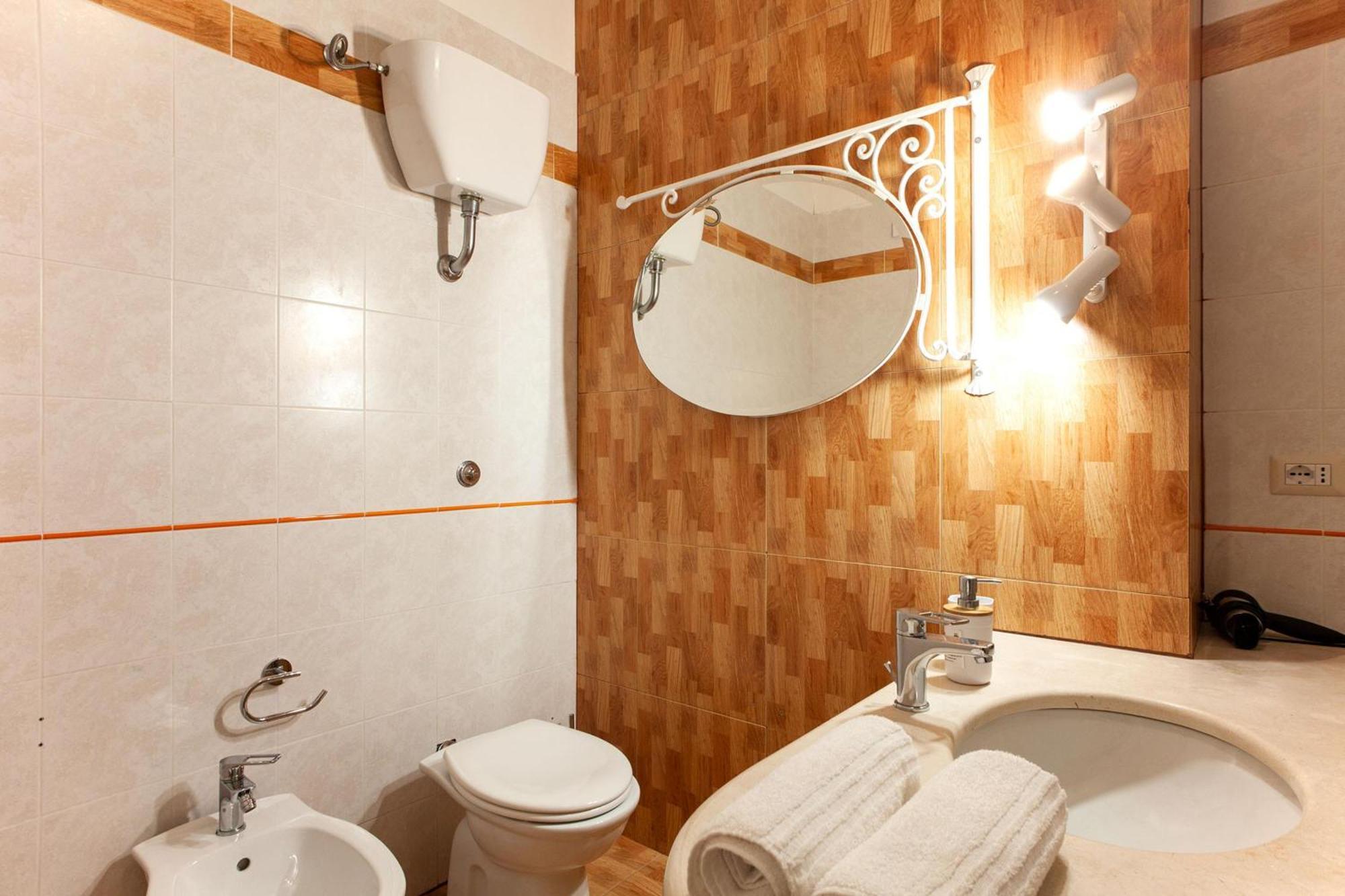 Villa 6 camere bagni, piscina, Wifi, animali, m200 Neviano Esterno foto
